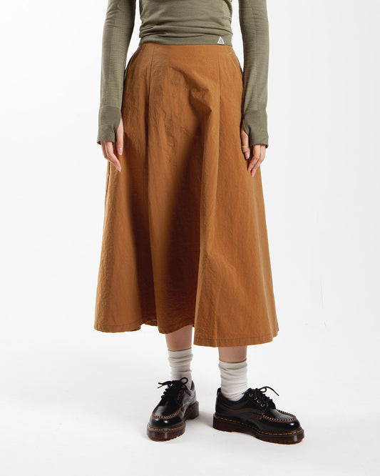 and wander Nylon Chino Tuck Skirt Brown