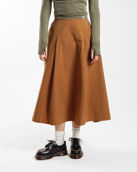 and wander Nylon Chino Tuck Skirt Brown