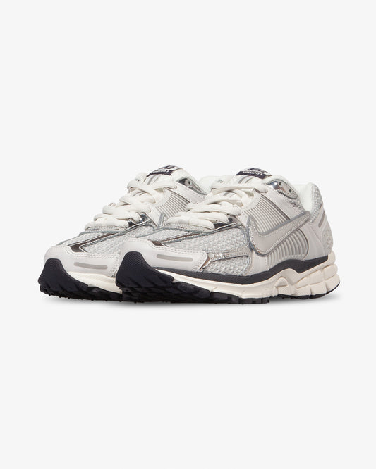 Maha - Nike Zoom Vomero 5 Photon Dust/Chrome